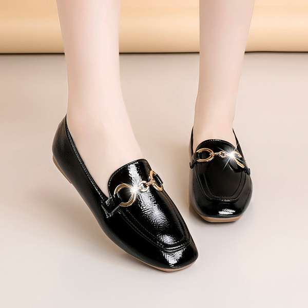 Pantofi de dama din piele artificiala cu element metalic