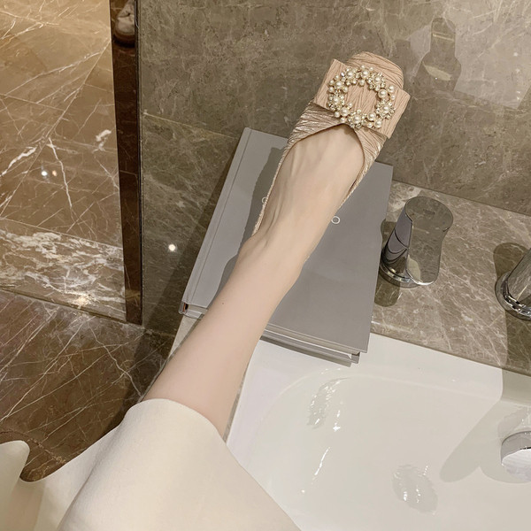 Pantofi moderni de dama cu perle si talpa plata