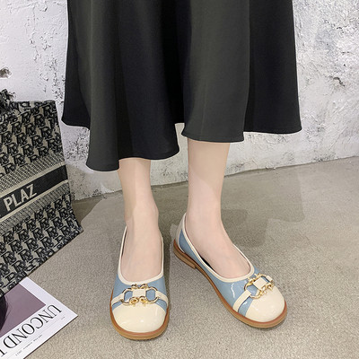 Pantofi de dama din piele lacuita cu element metalic