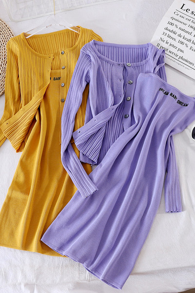 Set pentru femei care include o vestă și o rochie cu inscripție