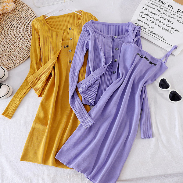 Set pentru femei care include o vestă și o rochie cu inscripție