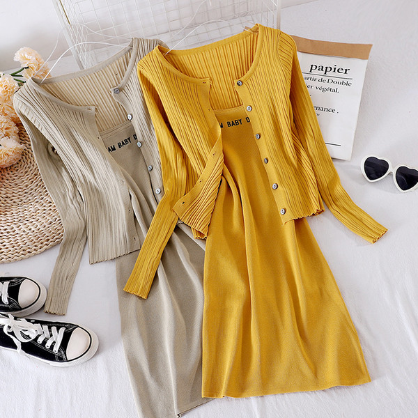 Set pentru femei care include o vestă și o rochie cu inscripție