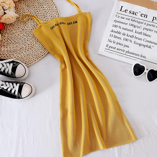 Set pentru femei care include o vestă și o rochie cu inscripție