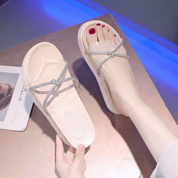 Model nou de papuci de damă cu talpă plată și curea din silicon