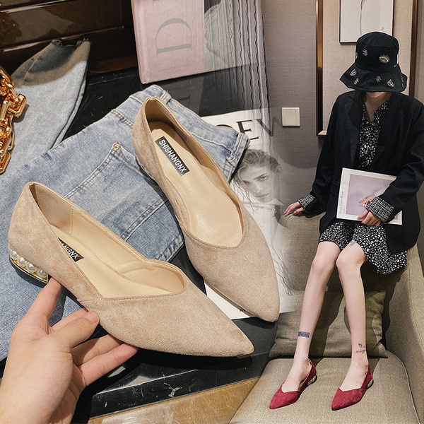 Pantofi de dama actuali model ascutit cu perle