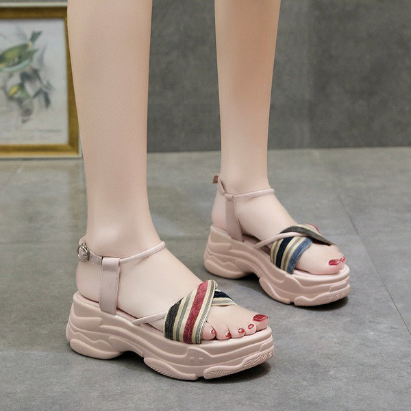 Дамски модерни  сандали с висока платформа 