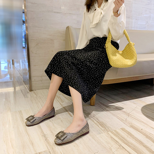 Елегантни дамски ретро обувки с камъни 