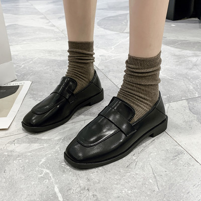 Pantofi de dama din piele retro