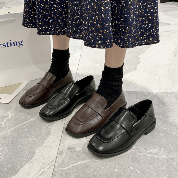 Pantofi de dama din piele retro