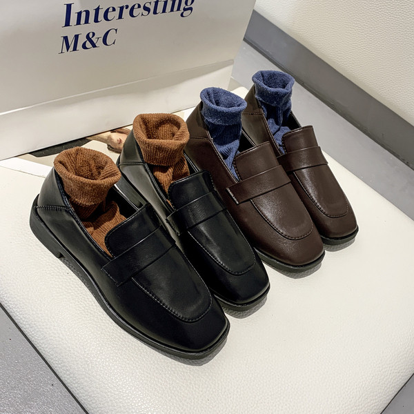 Pantofi de dama din piele retro