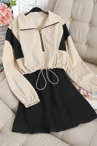 Set casual de damă care include o rochie cu bretele subțiri și un hanorac