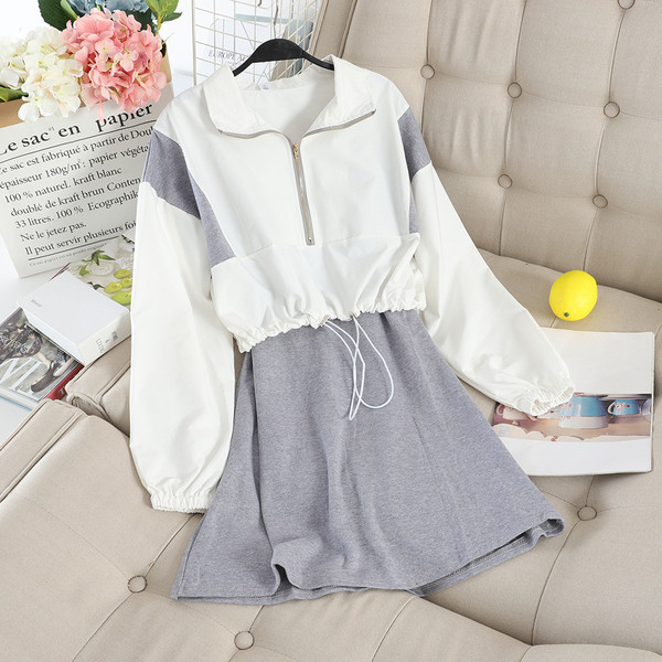 Set casual de damă care include o rochie cu bretele subțiri și un hanorac