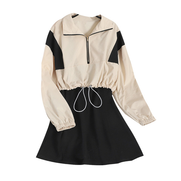 Set casual de damă care include o rochie cu bretele subțiri și un hanorac