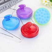 Perie de plastic pentru masarea scalpului