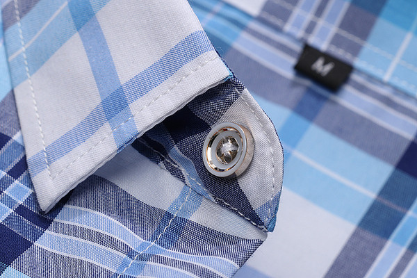 Cămașă bărbătească în carouri cu buzunar și mâneci scurte