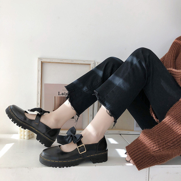 Pantofi retro din piele cu panglică