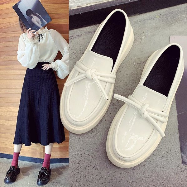 Pantofi de dama din piele cu sireturi