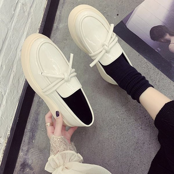 Pantofi de dama din piele cu sireturi