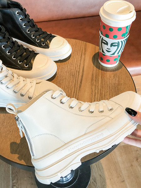 Adidași de damă din piele cu talpă aspră și fermoar