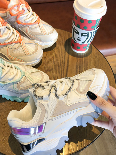 Model nou de adidasi sport dama cu talpa inalta aspra