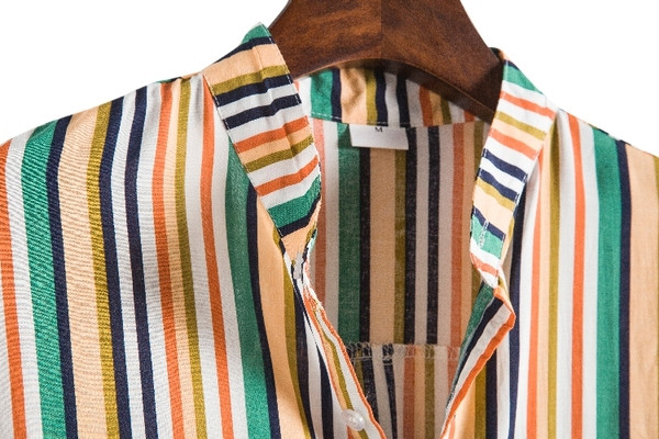 Cămașă bărbătească în dungi cu buzunar și mâneci scurte