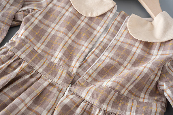 Карирана детска рокля за момичета разкроен модел с дълъг ръка и яка