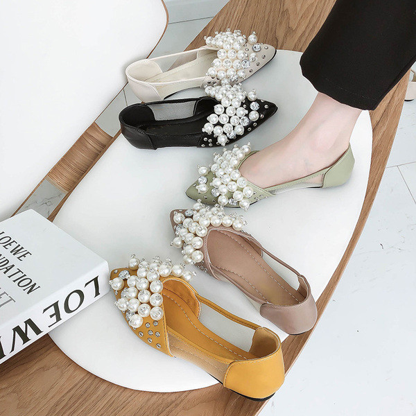 Pantofi moderni de dama model ascutit cu element sidefat