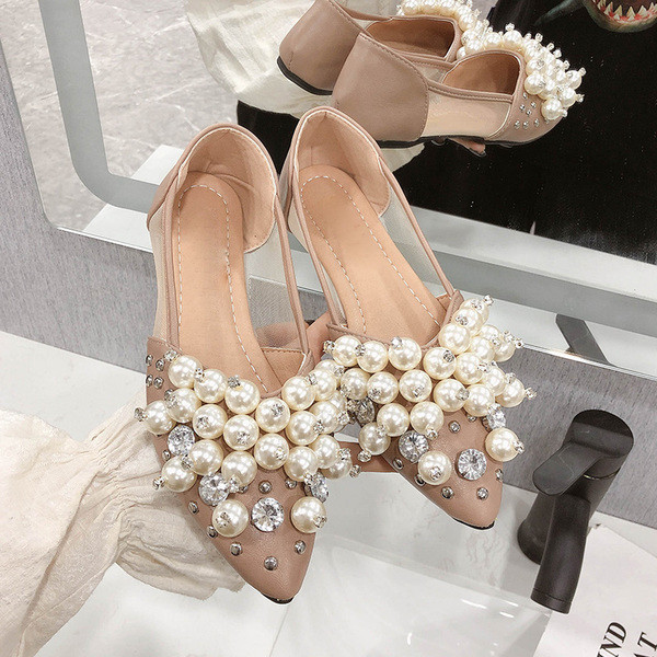 Pantofi moderni de dama model ascutit cu element sidefat