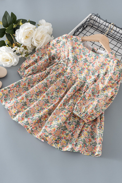 Rochie de copii actuală pentru fete cu mâneci lungi și model floral