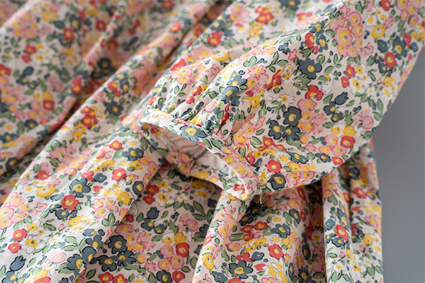 Rochie de copii actuală pentru fete cu mâneci lungi și model floral