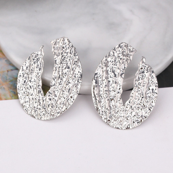 Cercei voluminosi de dama moderni