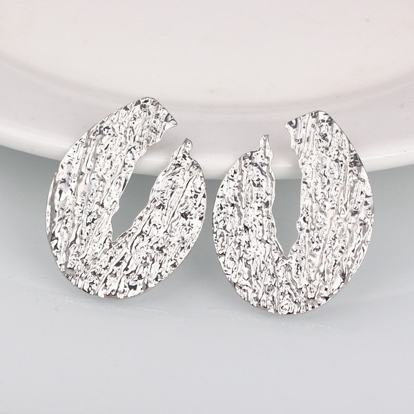 Cercei voluminosi de dama moderni