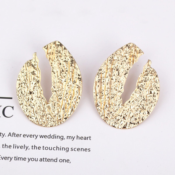 Cercei voluminosi de dama moderni