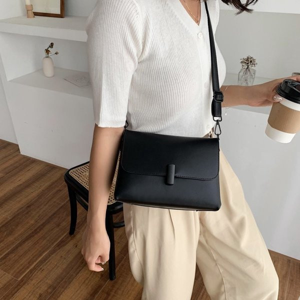 Geantă casual de damă cu închizătoare și mâner larg