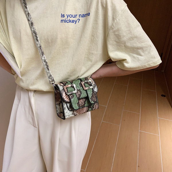 Geanta de dama moderna cu catarame