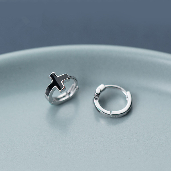 Cercei casual de dama in forma rotunda cu cruce