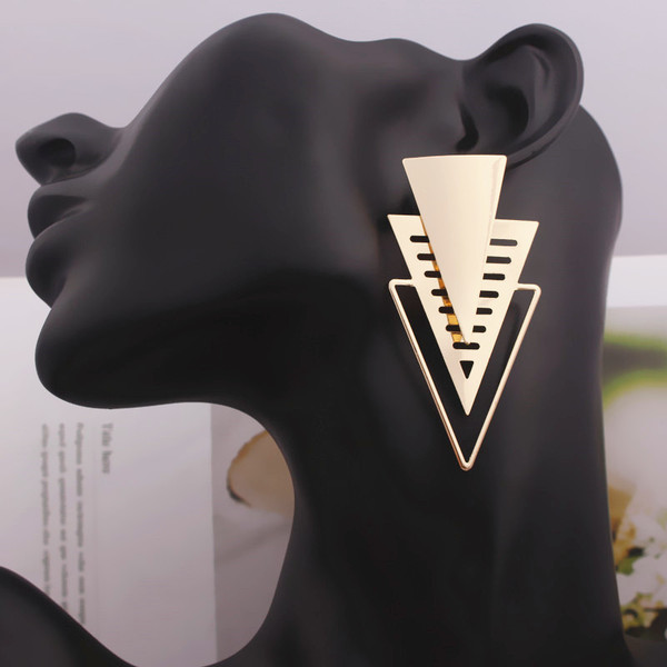 Cercei de damă din aur - cinci modele