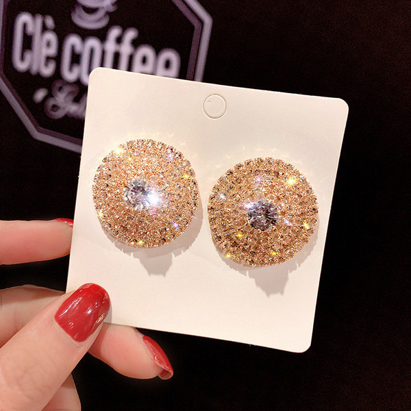 Cercei eleganti acoperiti cu pietre - doua modele