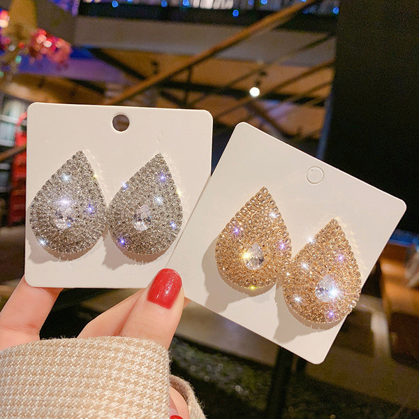 Cercei eleganti acoperiti cu pietre - doua modele