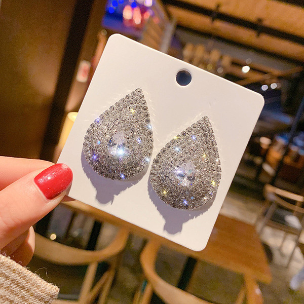 Cercei eleganti acoperiti cu pietre - doua modele