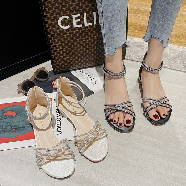 Sandale de dama cu bretele stralucitoare si tocuri joase