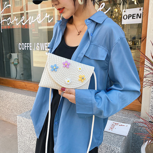 Geantă casual de damă cu elemente florale 3D