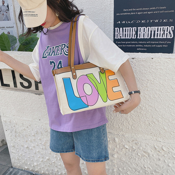 Geantă casual de damă din piele ecologică cu inscripție