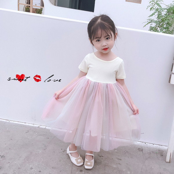 Rochie actuală pentru copii pentru fete cu mâneci scurte și tul colorat