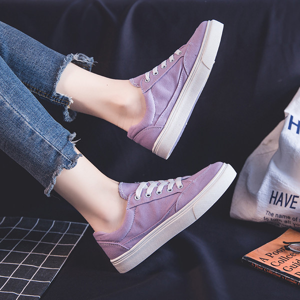 Adidași casual cu șireturi și talpă plată