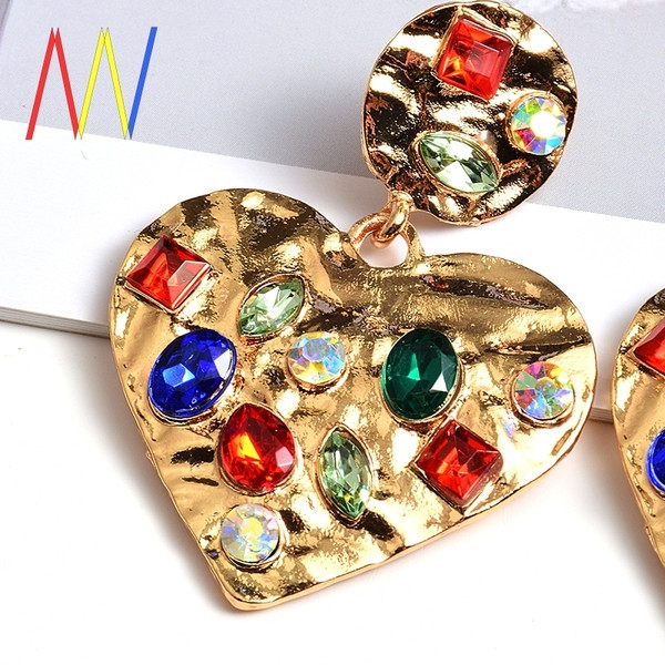 Cercei de dama din metal in forma de inima cu pietre colorate
