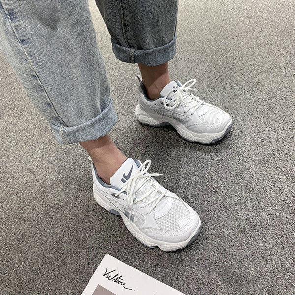 Adidași sport de damă cu talpă aspră în culoarea albă