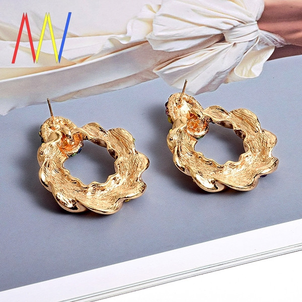 Cercei rotunzi de dama aurii cu pietre colorate