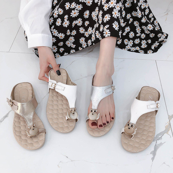 Model nou de papuci de dama intre degete cu element metalic