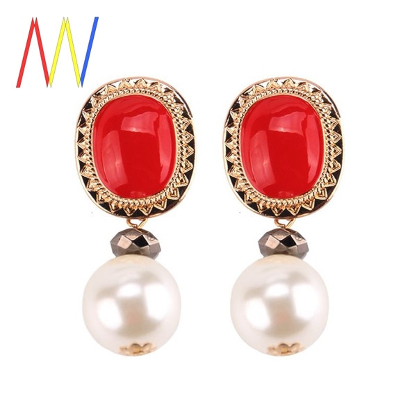 Златисти дамски обеци с големи перли 